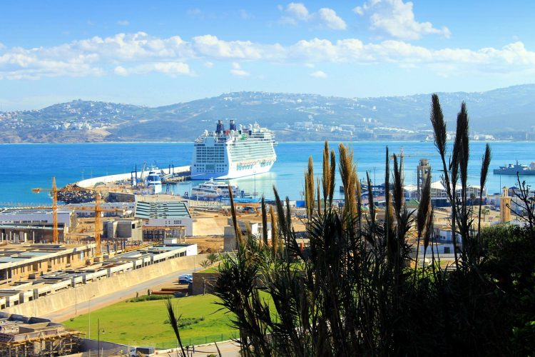 vue du port de Tanger au Maroc